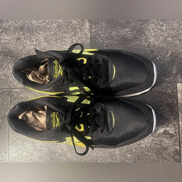 Cass* Reebok Riptide Black and Yellow Running Shoes - Picture 9 of 10
